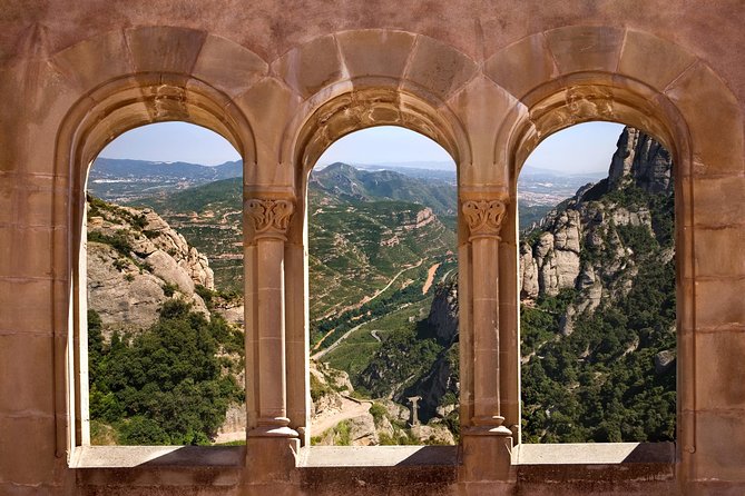 Montserrat Private Guided Tour with Pick up - Bringing luggage on arrival or departure day