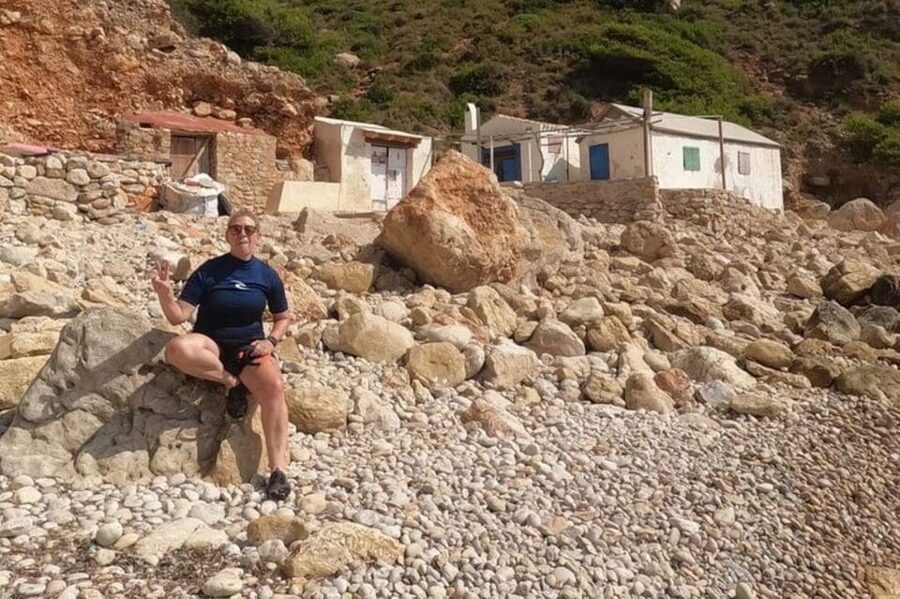 Moraig: Kayak Excursion to Moraig & Cave peces-testos - Starting at Cala Moraig beneath the cliffs
