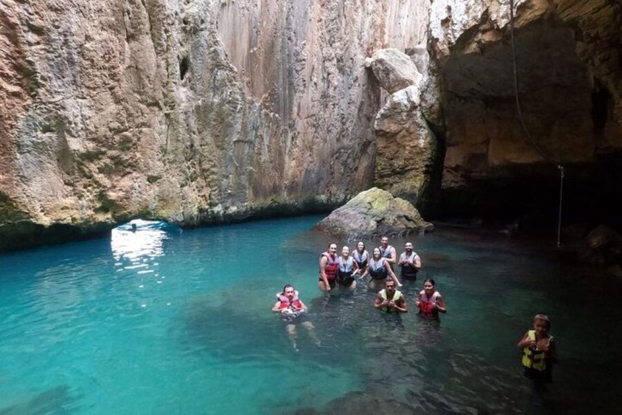 Moraig: Kayak Excursion to Moraig & Cave peces-testos - Passing Cueva de los Arcos