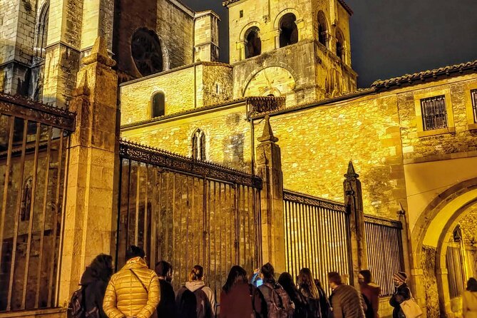 OVIEDO SCARY! Legends and Mysteries Tour - Plaza del Ayuntamiento and Oviedo’s darker characters