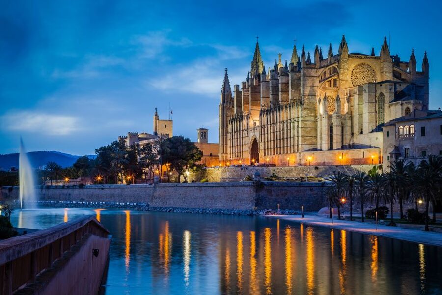 Palma: Culinary Tapas Tour of the Old Town - Es Baluard, Passeig del Born, and the city after dark