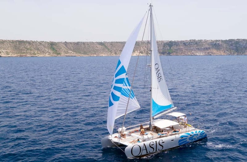 Palma de Mallorca: Deluxe Catamaran Sailing Tour with Meal - Key points at a glance
