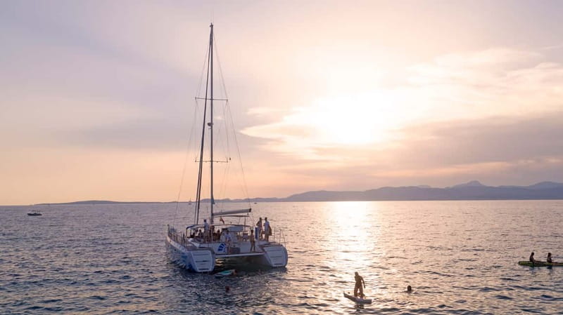 Palma de Mallorca: Deluxe Catamaran Sailing Tour with Meal - Why the Oasis feels less crowded than a standard boat trip
