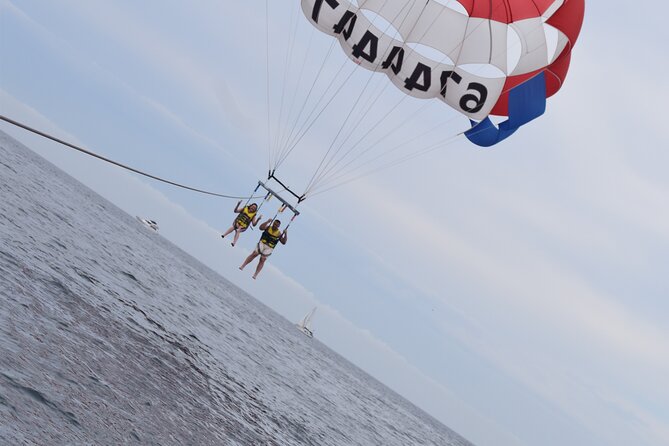 Parasailing in Alicante - Waiting on the boat and sharing the experience