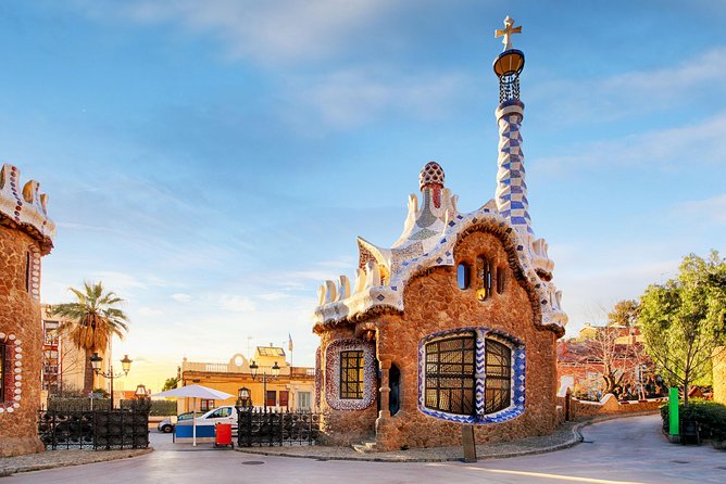Park Guell and Sagrada Familia Tour in Barcelona - Group size, guiding, and communication
