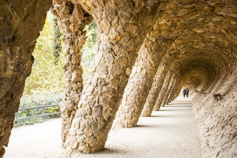 Park Güell: Guided Tour with Optional Gaudí Experience Entry - What the $35 price delivers