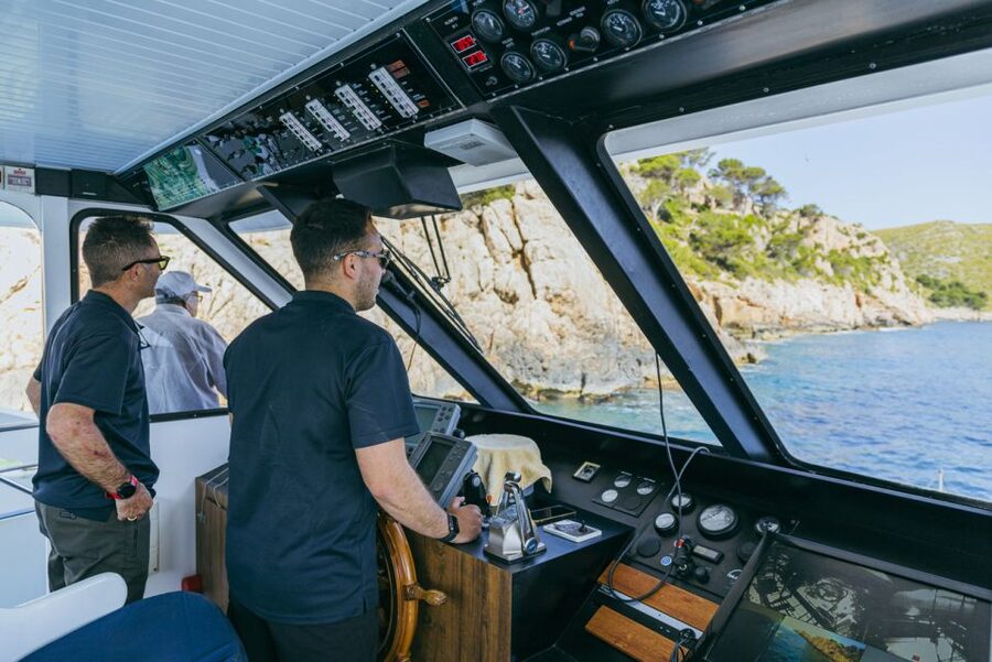 Puerto Pollença: Ferry to Formentor Beach - Choosing between two hours and a full afternoon