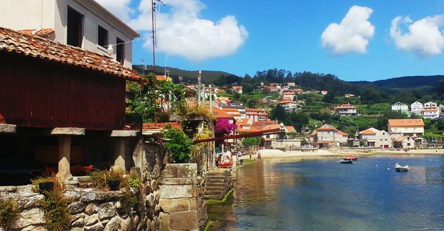 Rías Baixas: Guided Day Tour from Santiago with Boat Ride - Combarro and its granite village character