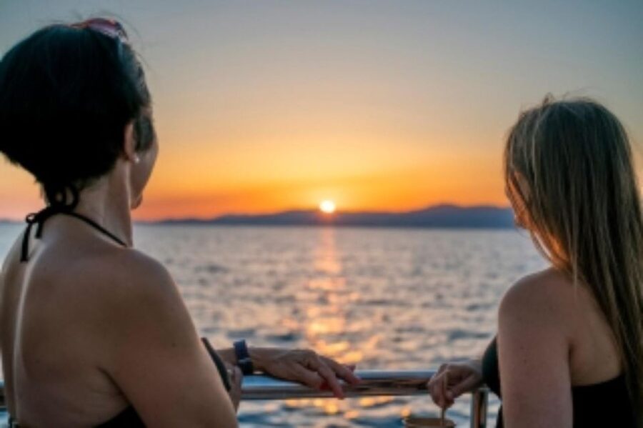 S'Arenal: Sunset Catamaran Cruise with BBQ - Meeting the boat at Playa de Arenal