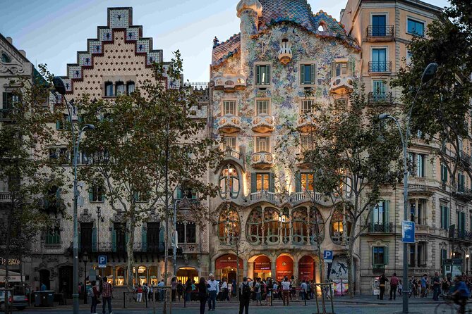 Sagrada Familia & Barcelona Small Group Tour with Hotel Pick-up - Las Ramblas, La Boquería, and Barceloneta from the van