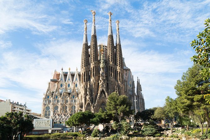 Sagrada Familia English Guided Tour & Optional Tower Access - Who will get the most from this tour?
