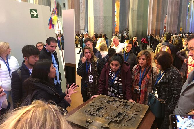Sagrada Familia English Guided Tour & Optional Tower Access - Entering Gaudí’s unfinished basilica
