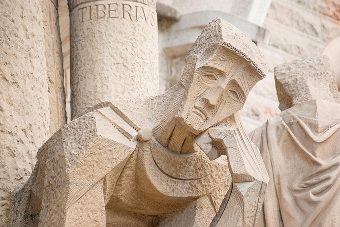 Sagrada Familia Evening Private Tour with Expert Guide - Meeting at Cerveseria Baviera, then entering the Basilica