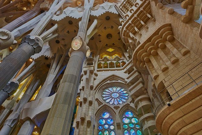 Sagrada Familia Evening Private Tour with Expert Guide - Inside Gaudi’s Basilica for 90 minutes