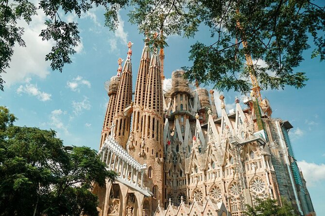 Sagrada Familia & Gaudi Tour Private or Small Group with Tickets - Key points to know before you book