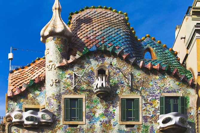 Sagrada Familia & Gaudi Tour Private or Small Group with Tickets - Els 4 Gats and the city’s artistic circle