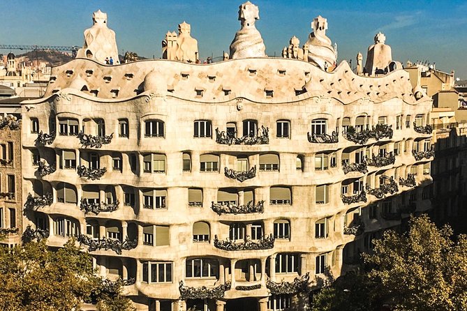 Sagrada Familia & Gaudi Tour Private or Small Group with Tickets - Casa Batlló and La Pedrera without the interior visit