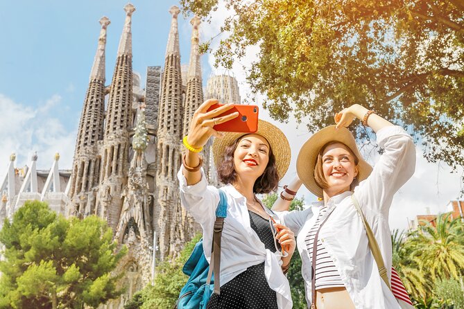 Sagrada Familia Guided Tour with Skip The Line Access - What the $50.79 price covers