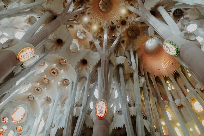 Sagrada Familia Guided Tour with Skip the Line Ticket - The Passion façade and a different mood