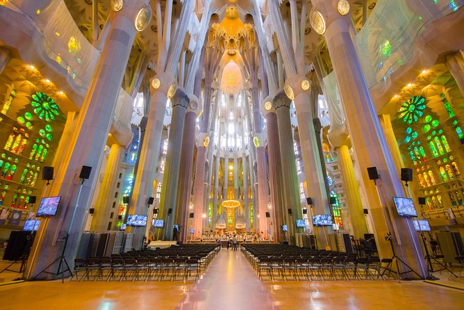 Sagrada Familia Guided Tour with Towers Access - Why a guide helps inside La Sagrada Familia