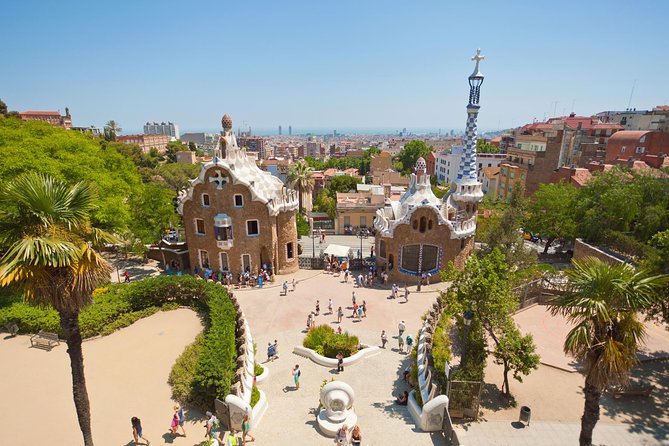 Sagrada Familia & Park Guell Guided Tour with Skip The Line - How much walking and waiting should you expect?