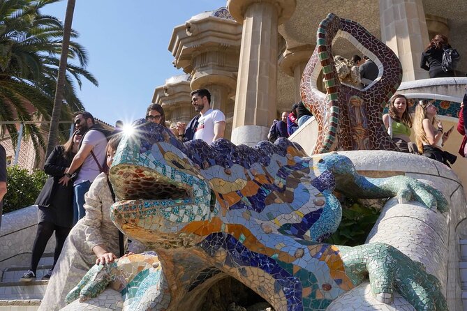 Sagrada Familia & Park Guell Guided Tour with Skip The Line - The guide makes or breaks the experience