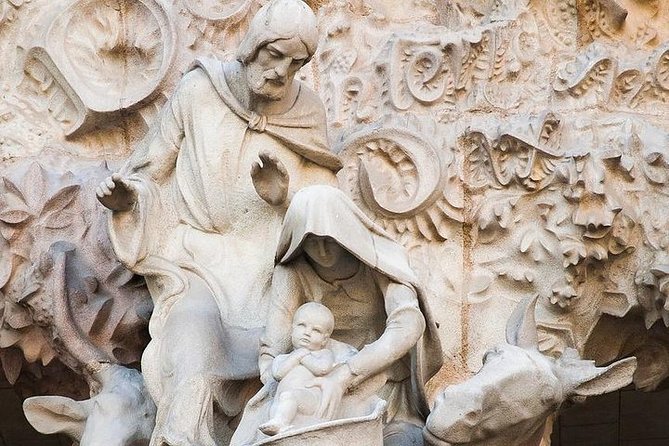 Sagrada Familia Private Tour with Expert Guide - What the guide adds to the experience