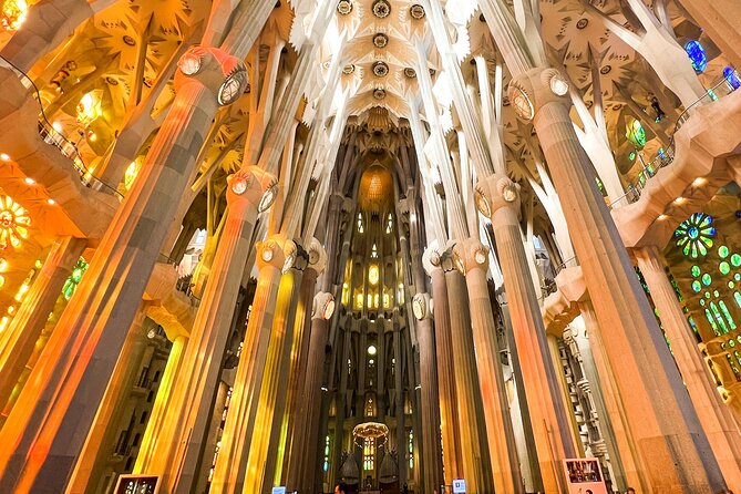 Sagrada Familia Small Group Guided Tour with Skip the Line Ticket - Why the Sagrada Familia needs a guide