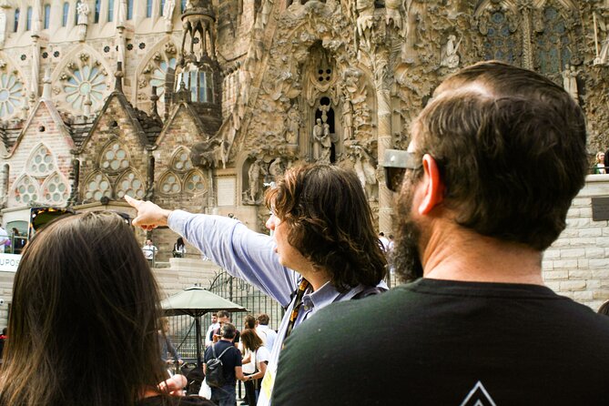 Sagrada Familia Small Group Guided Tour with Skip the Line Ticket - Reading the façades and stone details