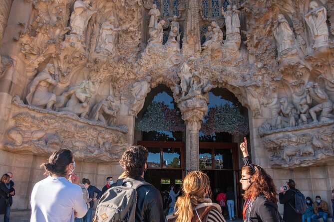 Sagrada Familia Small Group Guided Tour with Skip the Line Ticket - The guides make the biggest difference
