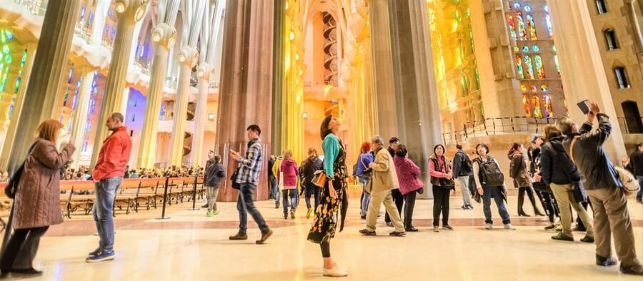 Sagrada Familia with Official Guide & Fast-Track Entry - Meeting at the Sagrada Familia Store