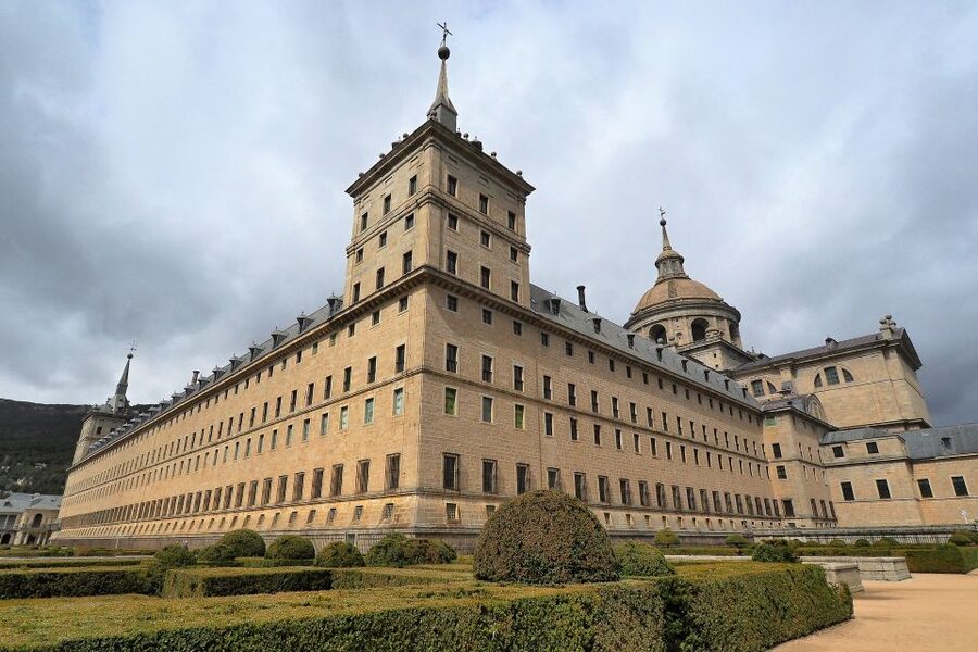 San Lorenzo de El Escorial: Monastery and Site Guided Tour - The meeting point and first practical steps