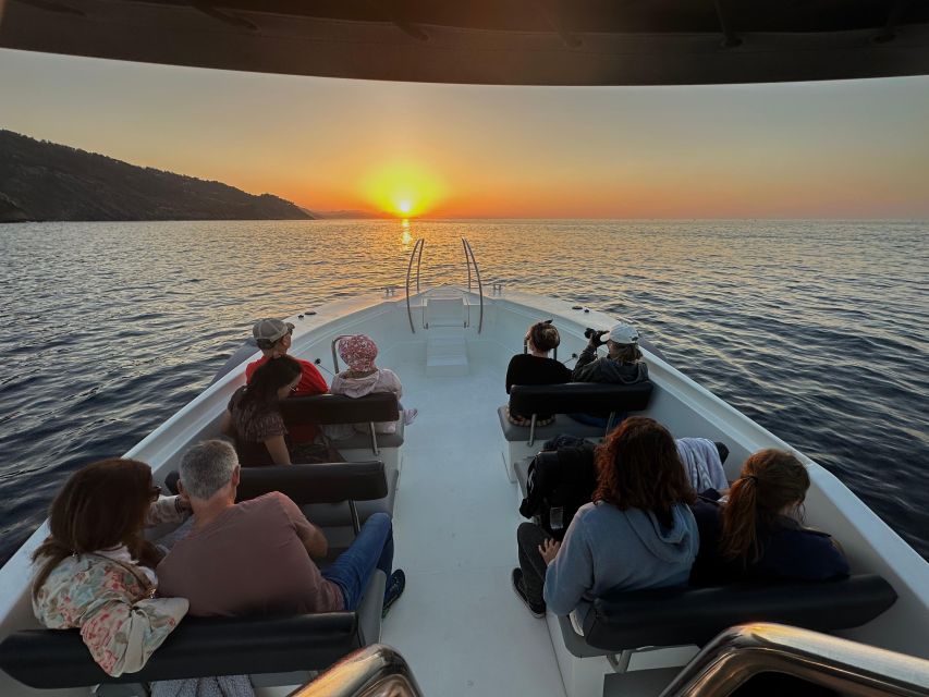 San Sebastian: 2 Bays Evening or Sunset Boat Tour with Cava - Mount Urgull, Zurriola, and the eastern coast