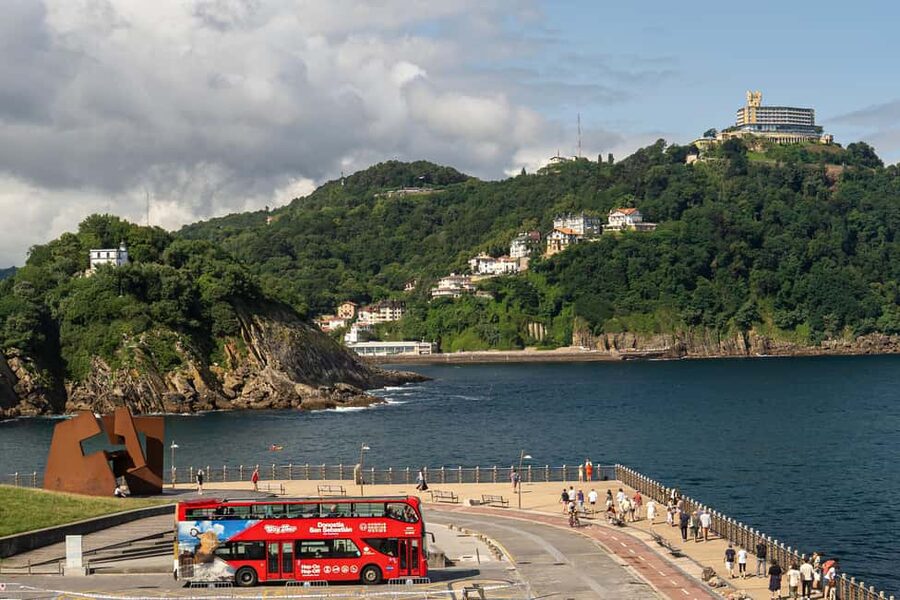 San Sebastian: Hop-On Hop-Off City Tour Bus - San Telmo, Constitution Square, and the Parte Vieja