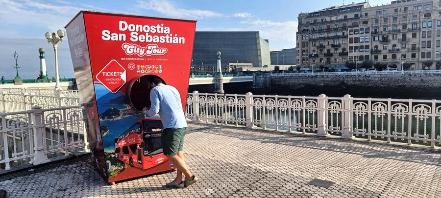 San Sebastian: Hop-On Hop-Off City Tour Bus - Gros, Zurriola, and the Kursaal