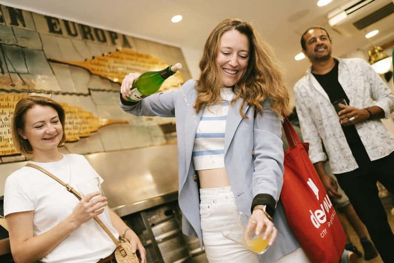 San Sebastian: Pintxos and Wine Tour - Starting with mussels, cider, and txotx