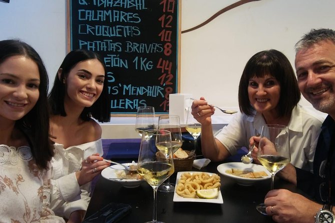 San Sebastian Pintxos Tour for Gourmets in the Old Town - The main square and San Sebastian’s Old Town