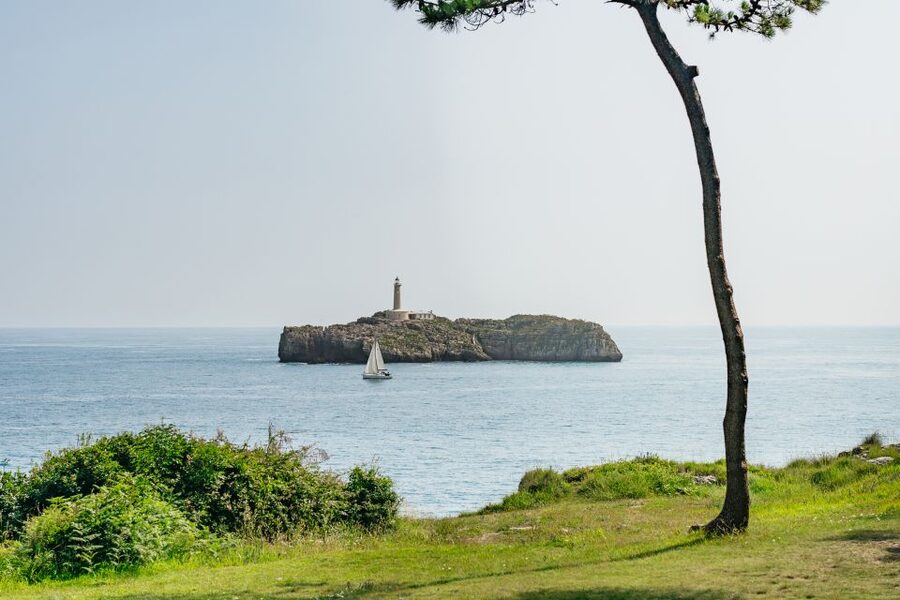 Santander: City Sightseeing Hop-On Hop-Off Bus Tour & Train - Stops 8 through 10: park, ferry, and the cathedral