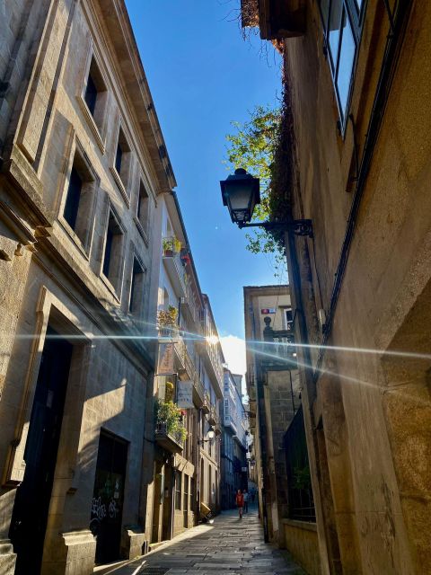 Santiago de Compostela: Cathedral, Museum, and Old Town Tour - Meeting the guide in Plaza del Obradoiro