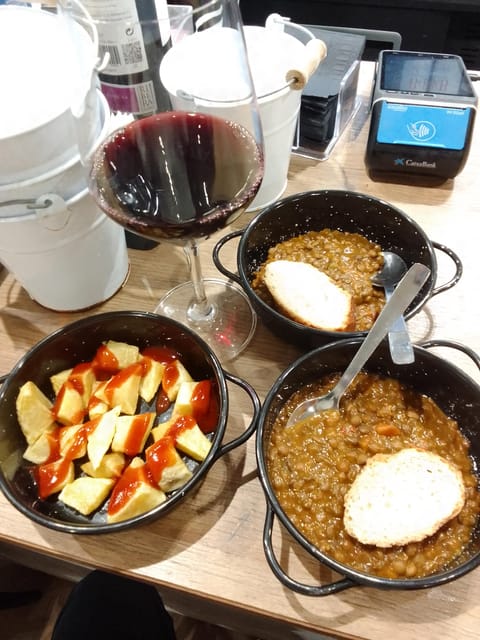 Santiago: Guided Foodie Tour with Drinks, Tapas & Live Music - The first bar: your introduction to Galician tapas