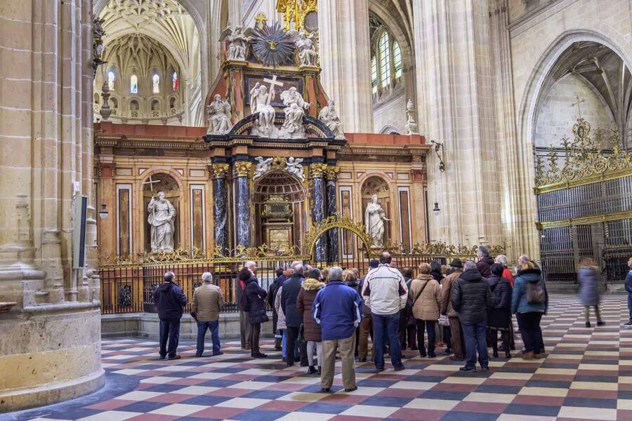 Segovia Cathedral Entrance Ticket - Four galleries and 21 chapels to explore