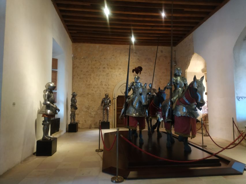 Segovia: Guided Walking Tour with Cathedral & Alcázar Entry - What the Spanish guide adds