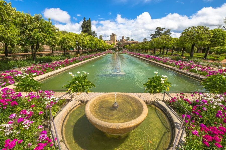 Seville: Alcázar Fast-Track Access with Guided Tour - The guides make the difference
