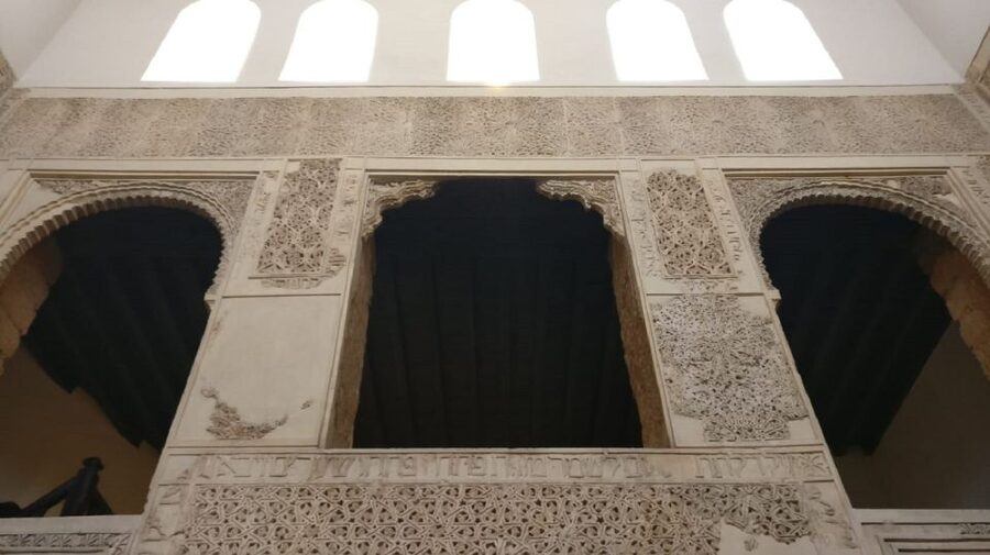 Seville: Alcázar Tour with Tickets Included - What the guides add