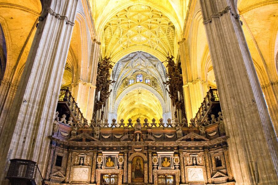 Seville: Cathedral and Alcázar Guided Tour - Why the guide makes a real difference
