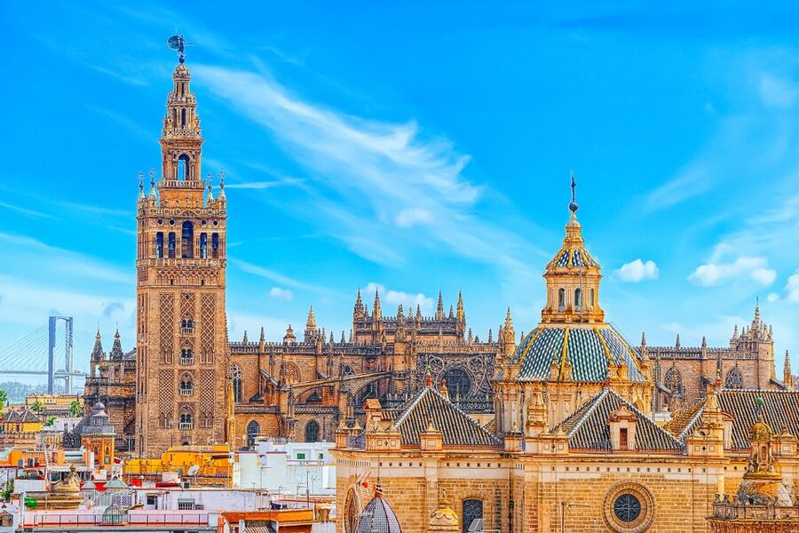 Seville: Cathedral and La Giralda Entry Ticket - Why Seville Cathedral feels bigger than expected
