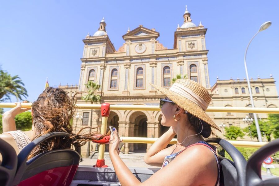 Seville: City Sightseeing Hop-On Hop-Off Bus Tour - Stops 2 through 5: Plaza de España, the aquarium, and grand gardens