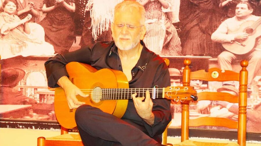 Seville: Flamenco Show at Tablao La Cantaora - Arriving beside Seville Cathedral