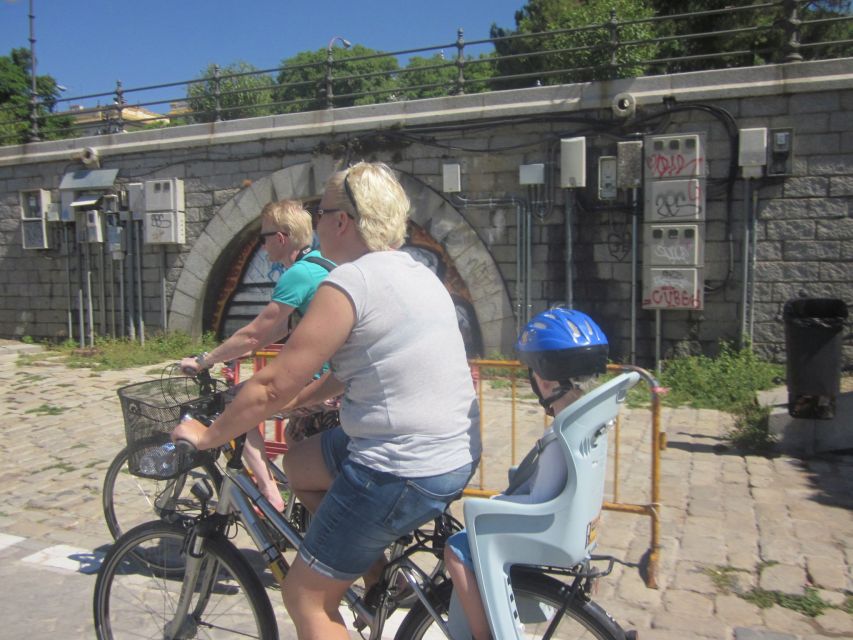 Seville: Highlights City Bike Tour - Maria Luisa Park provides shade and breathing room