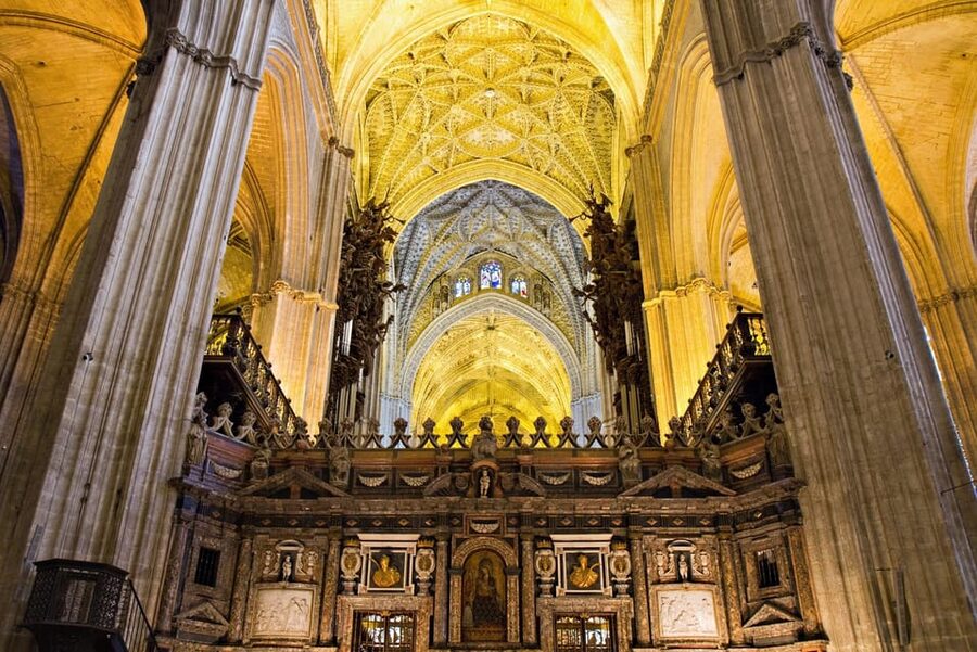 Seville: Priority Access Cathedral & Giralda Tour - Dress, bags, and practical limits